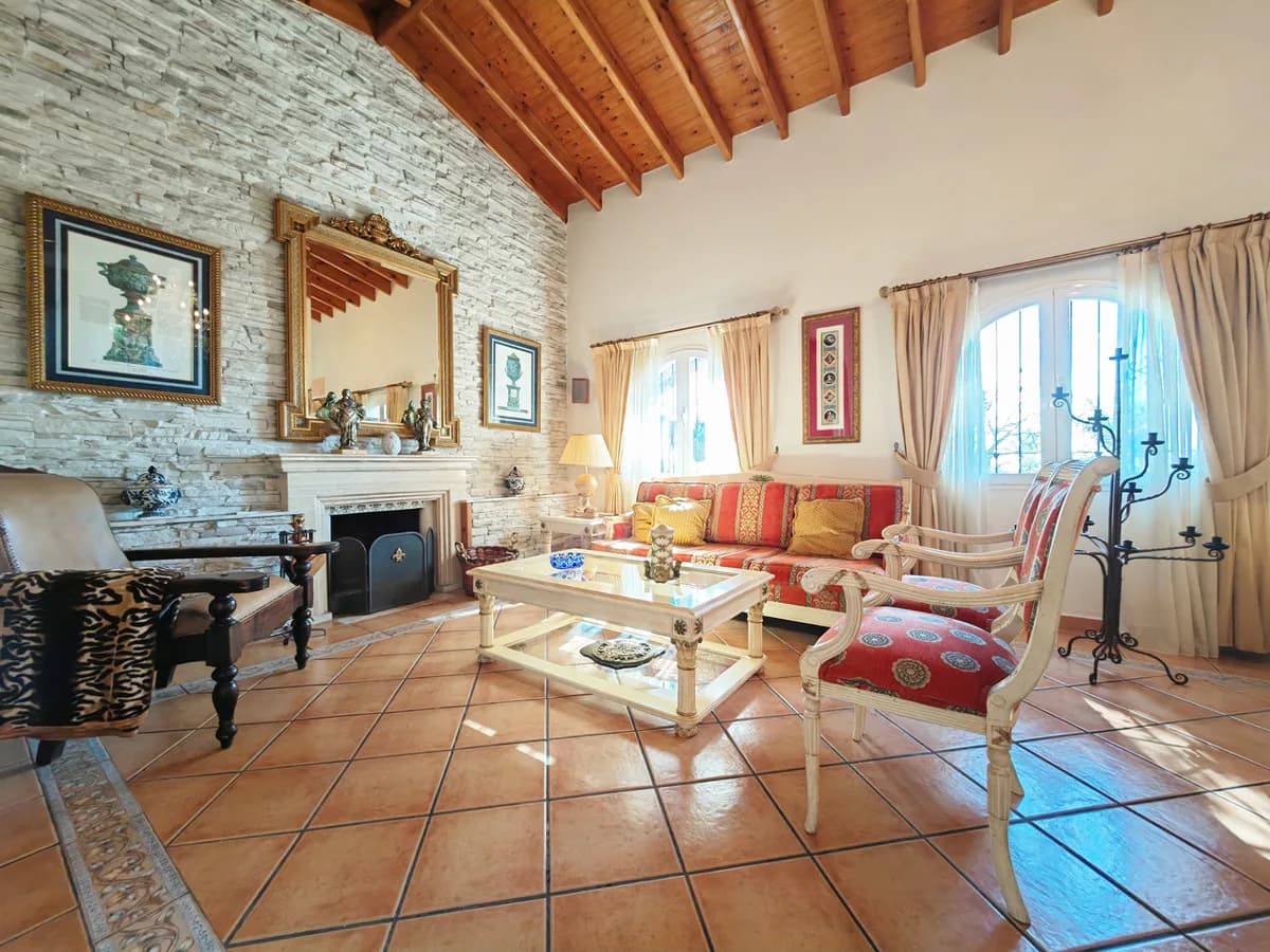 4 Bedroom Detached Villa for Sale in Marbesa, Málaga - Image 2