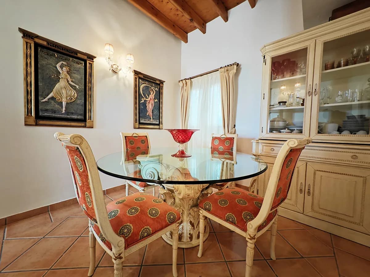 4 Bedroom Detached Villa for Sale in Marbesa, Málaga - Image 3