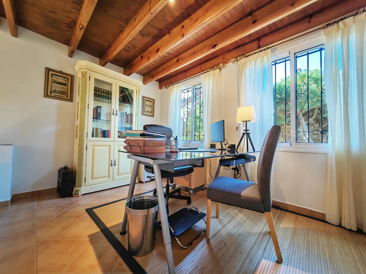 4 Bedroom Detached Villa for Sale in Marbesa, Málaga - Image 4