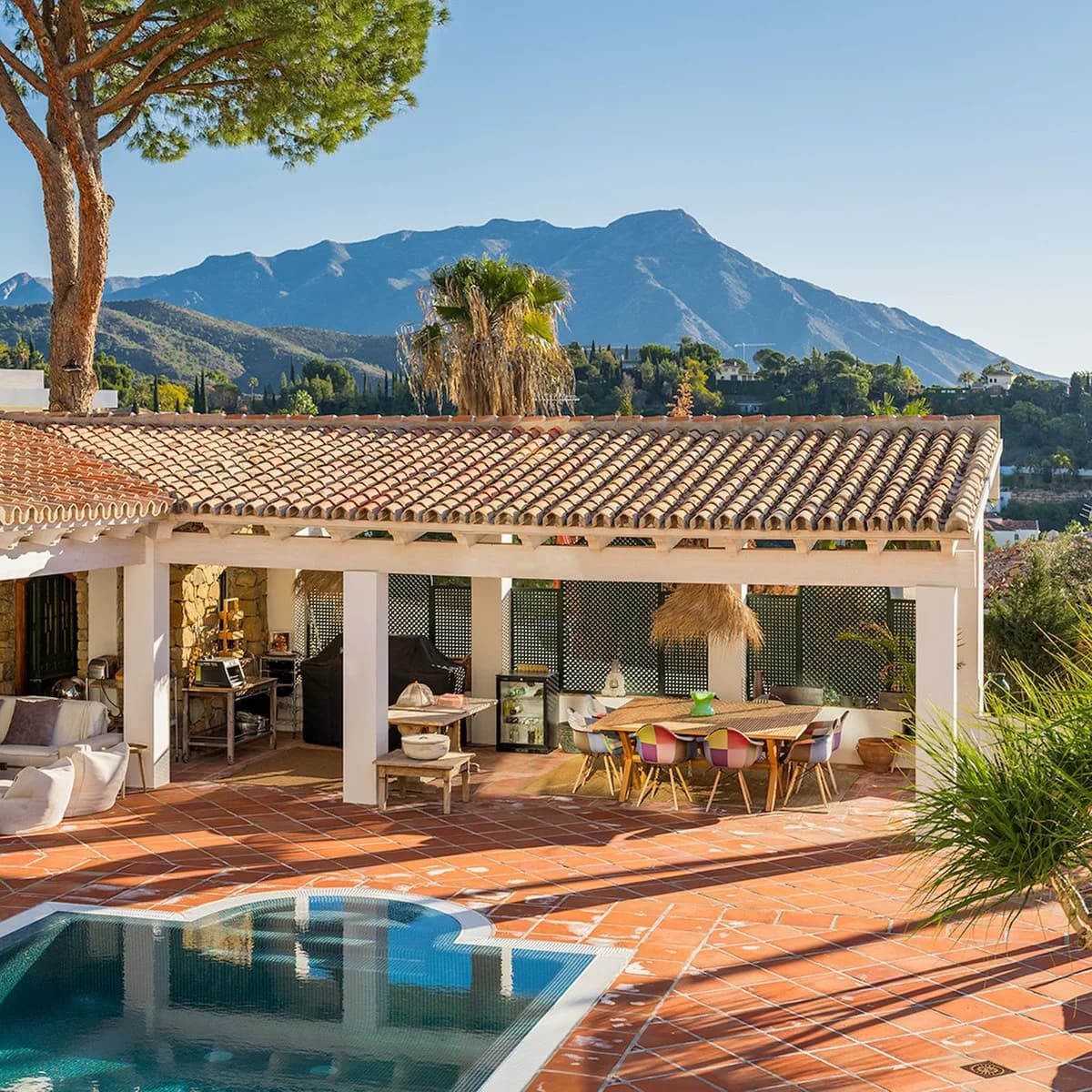 4 Bedroom Detached Villa for Sale in El Madroñal, Málaga - Image 3