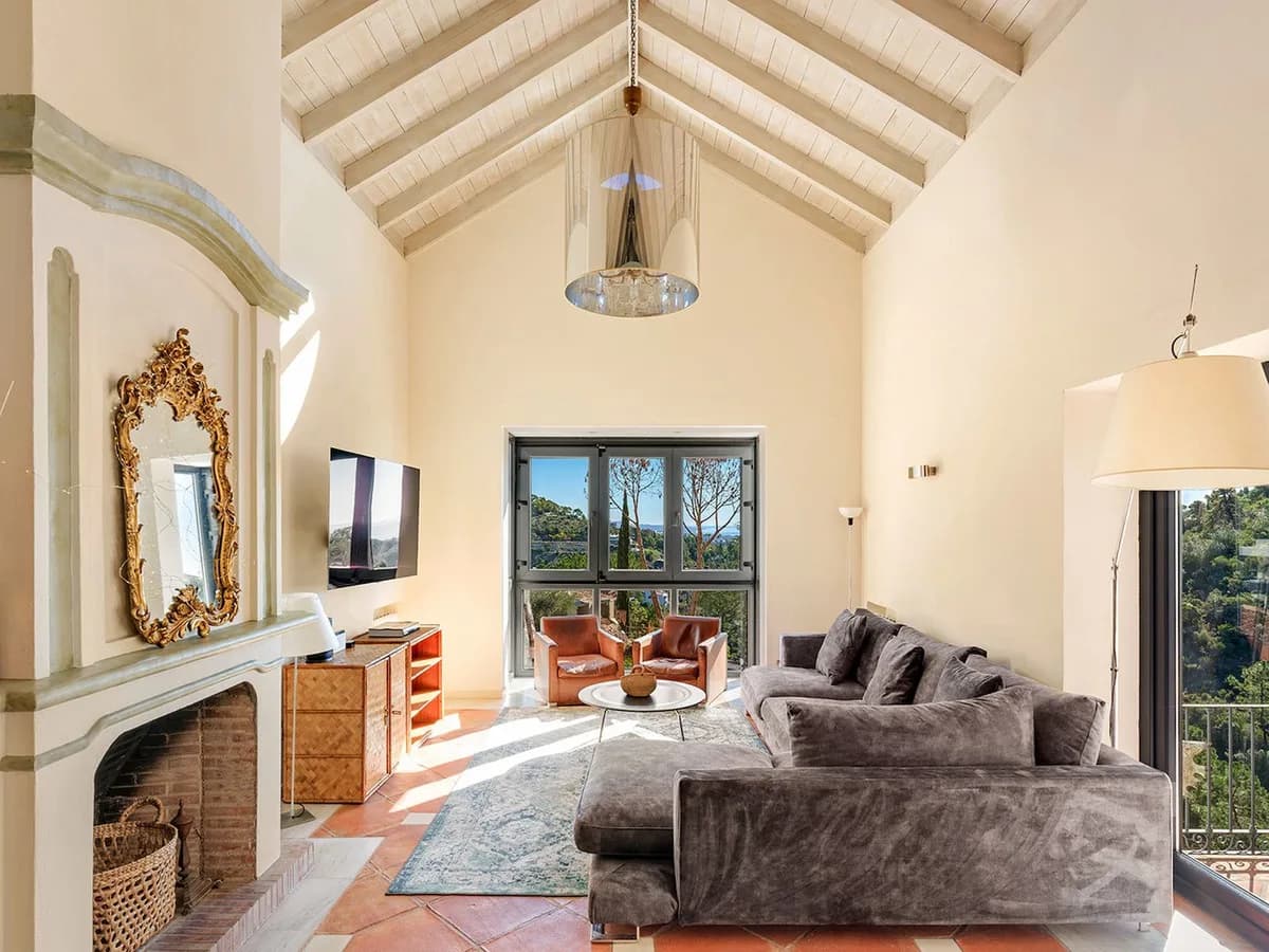 4 Bedroom Detached Villa for Sale in El Madroñal, Málaga - Image 8
