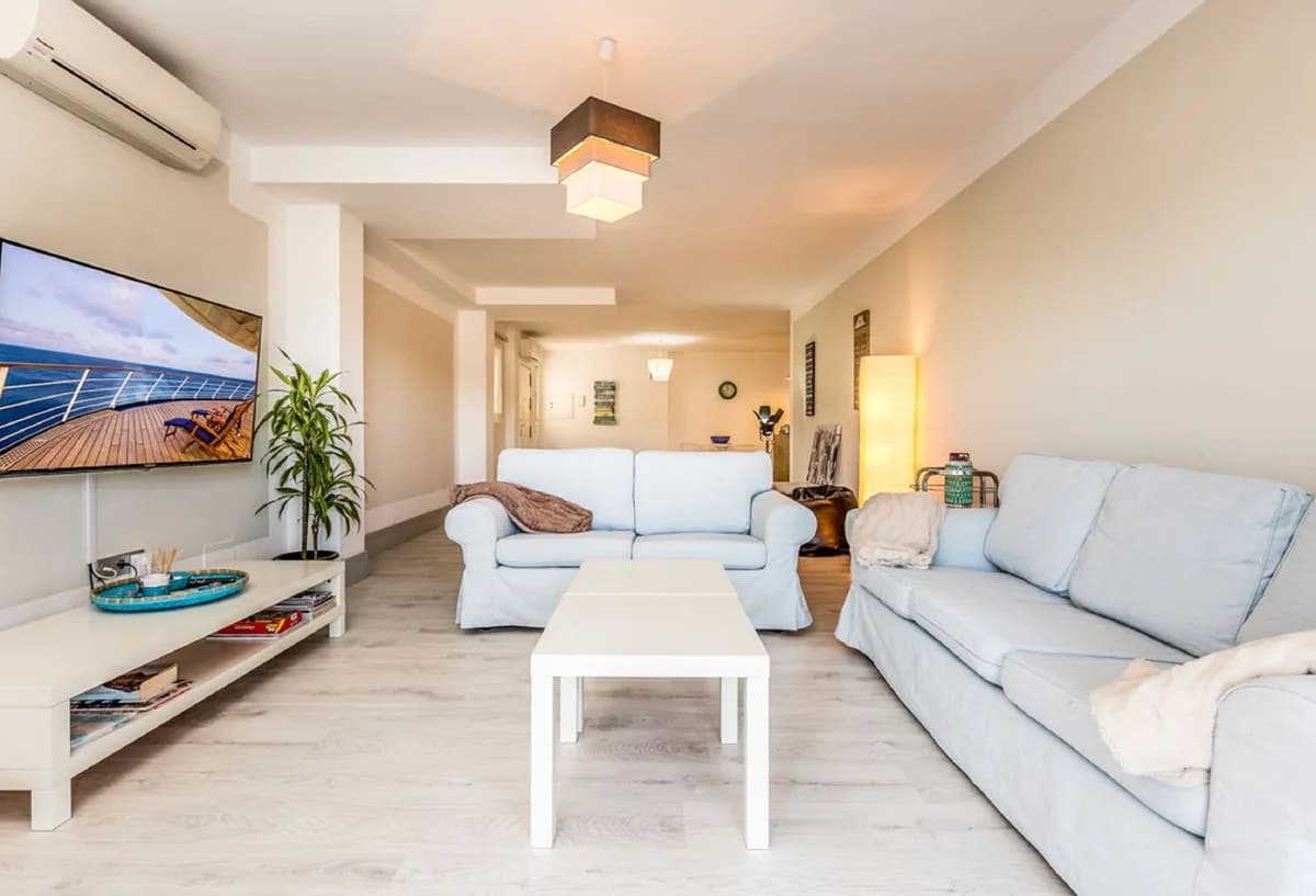 2 Bedroom Middle Floor Apartment for Sale in Nueva Andalucía, Málaga - Image 4