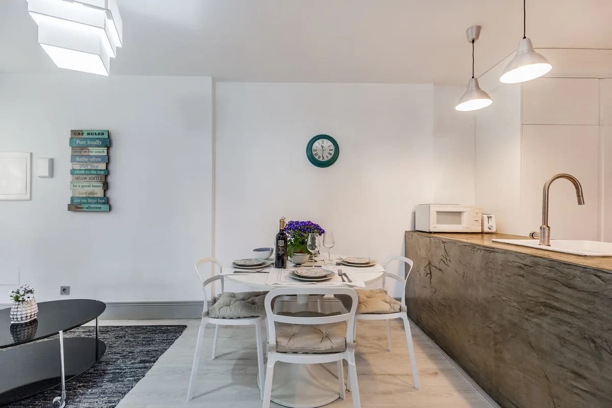 2 Bedroom Middle Floor Apartment for Sale in Nueva Andalucía, Málaga - Image 9