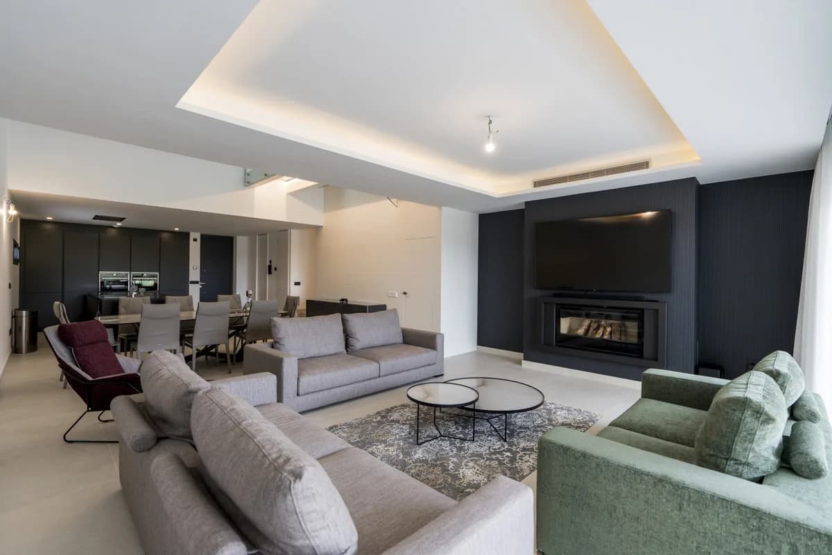 4 Bedroom Semi-Detached House for Sale in Estepona, Málaga - Image 5