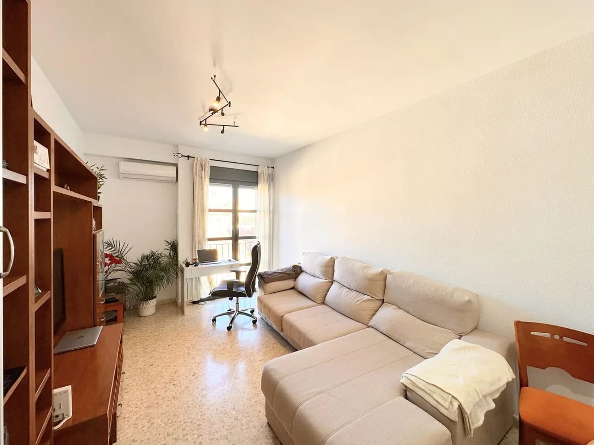 2 Bedroom Top Floor Apartment for Sale in Centro Histórico, Málaga - Image 2