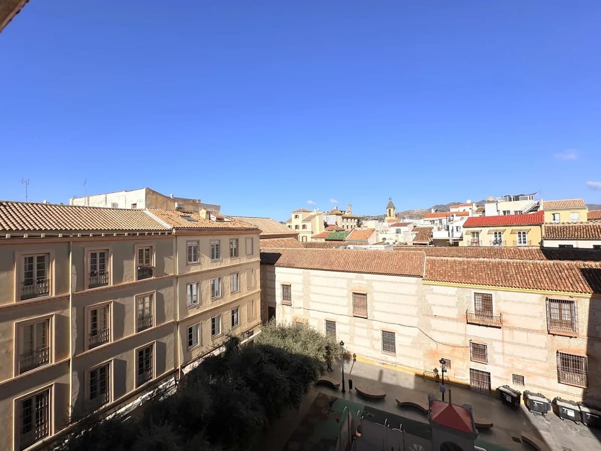 2 Bedroom Top Floor Apartment for Sale in Centro Histórico, Málaga - Image 3