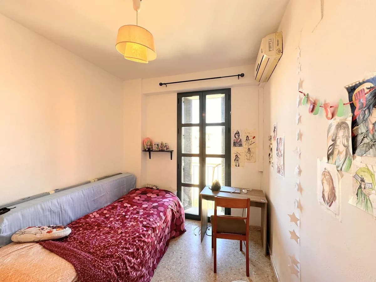 2 Bedroom Top Floor Apartment for Sale in Centro Histórico, Málaga - Image 8