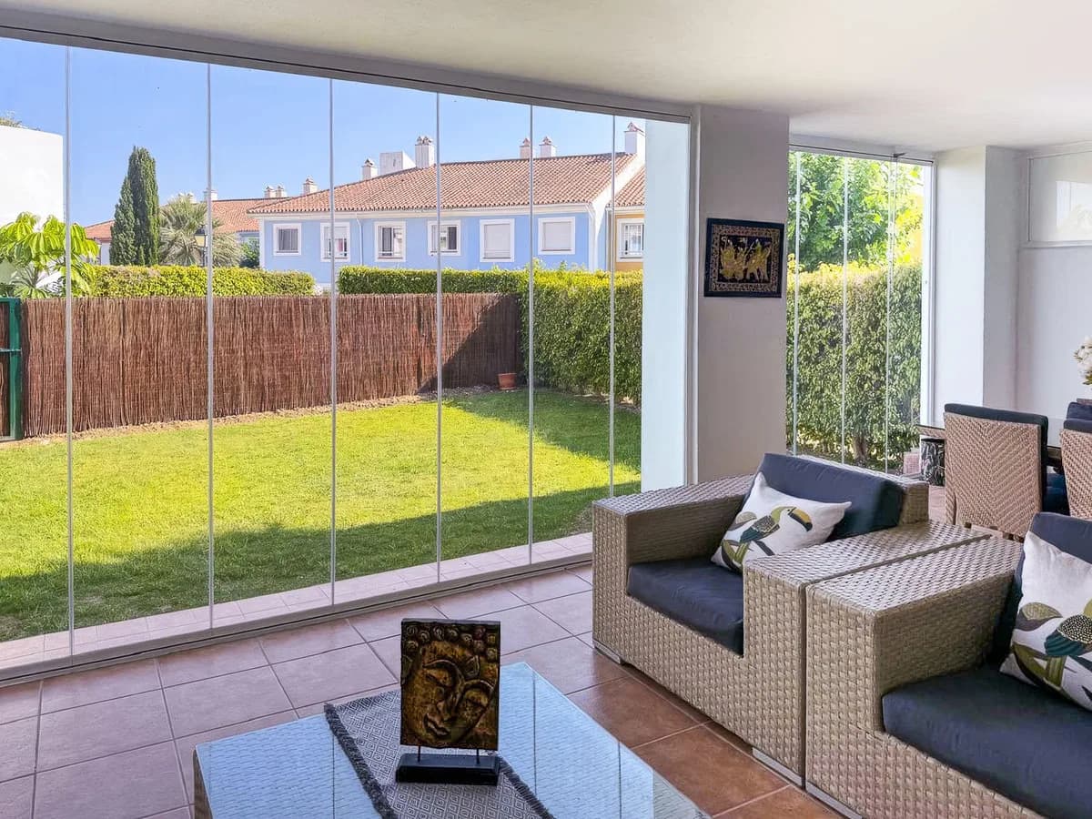 2 Bedroom Ground Floor Apartment for Sale in El Paraiso, Málaga