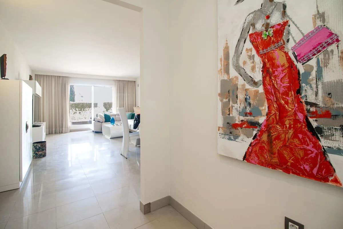 2 Bedroom Ground Floor Apartment for Sale in El Paraiso, Málaga - Image 4