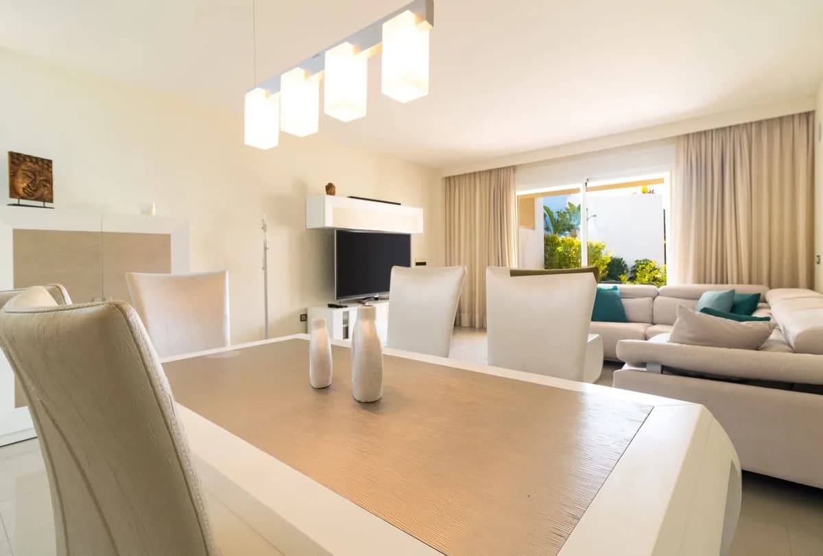 2 Bedroom Ground Floor Apartment for Sale in El Paraiso, Málaga - Image 7