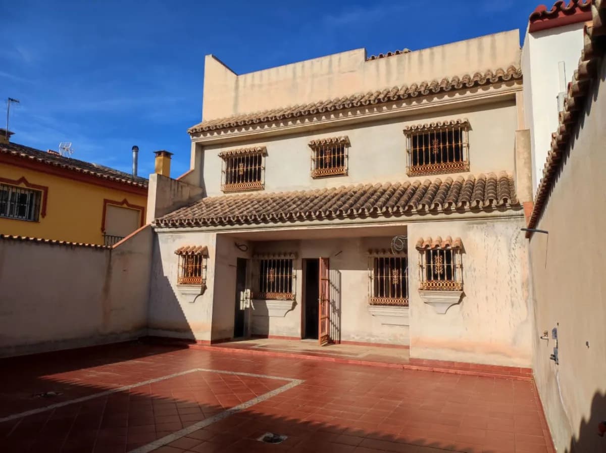 5 Bedroom Townhouse for Sale in Fuengirola, Málaga