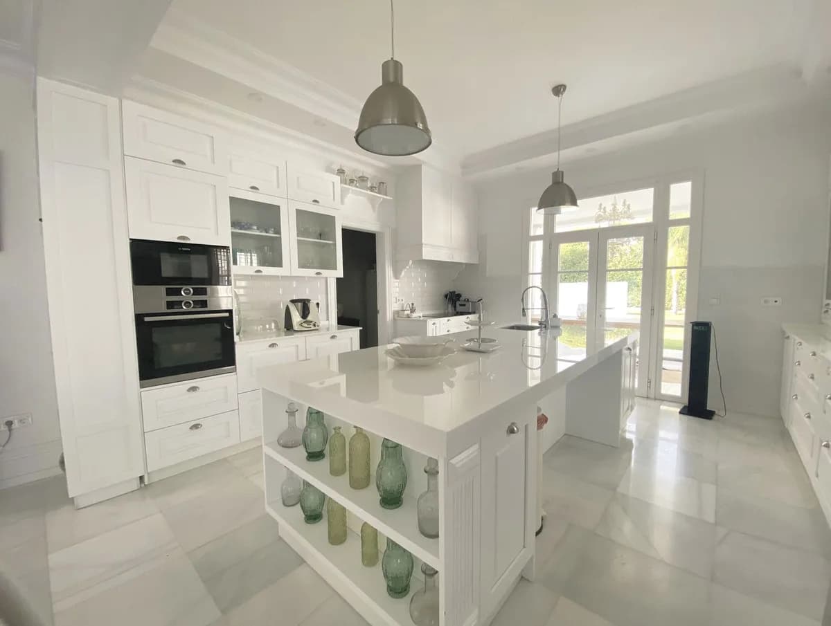 13 Bedroom Detached Villa for Sale in Marbella, Málaga - Image 7