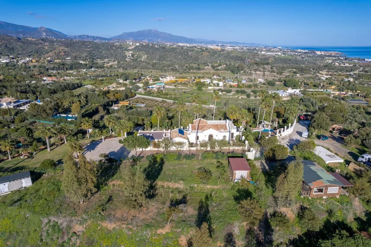 6 Bedroom Detached Villa for Sale in Estepona, Málaga - Image 4