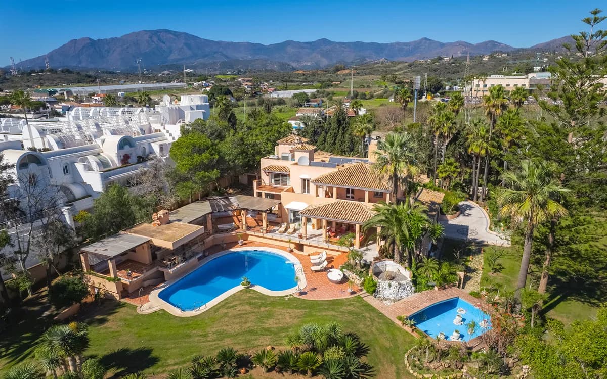 8 Bedroom Detached Villa for Sale in New Golden Mile, Málaga - Image 5