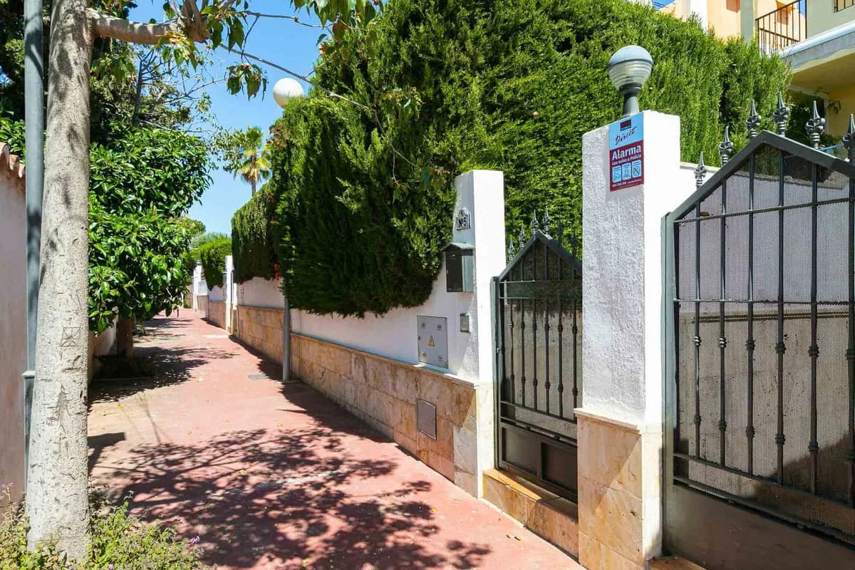 4 Bedroom Semi-Detached House for Sale in Costabella, Málaga - Image 3