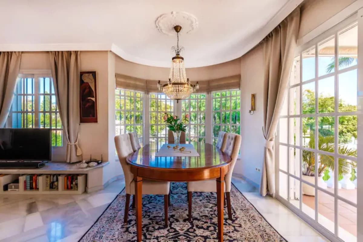 5 Bedroom Detached Villa for Sale in Nueva Andalucía, Málaga - Image 8
