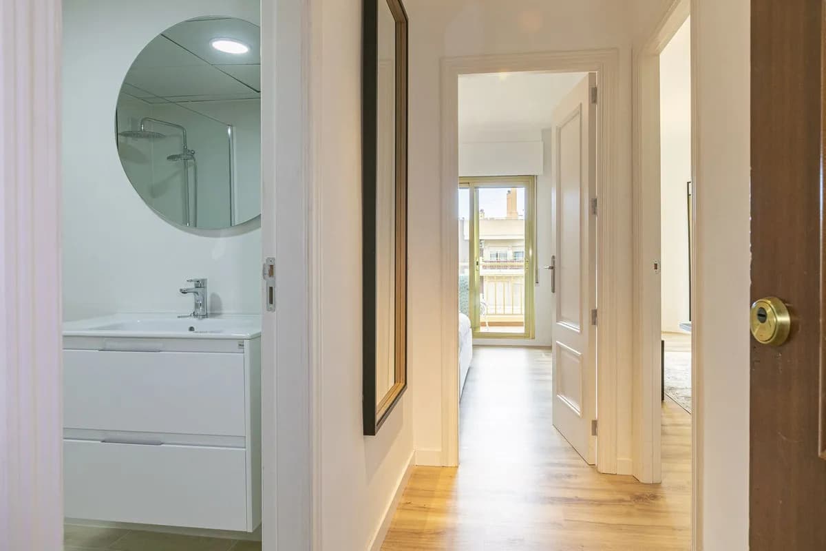 1 Bedroom Top Floor Apartment for Sale in Fuengirola, Málaga - Image 3