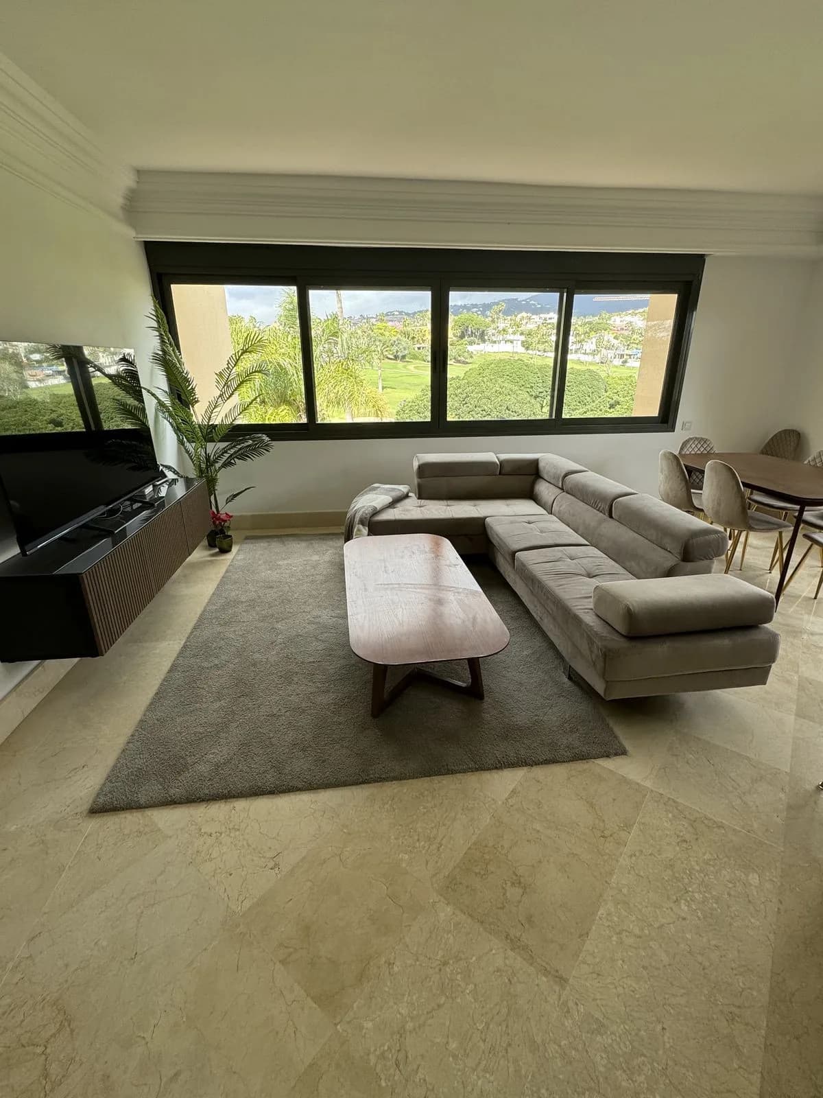 3 Bedroom Middle Floor Apartment for Sale in Nueva Andalucía, Málaga - Image 3
