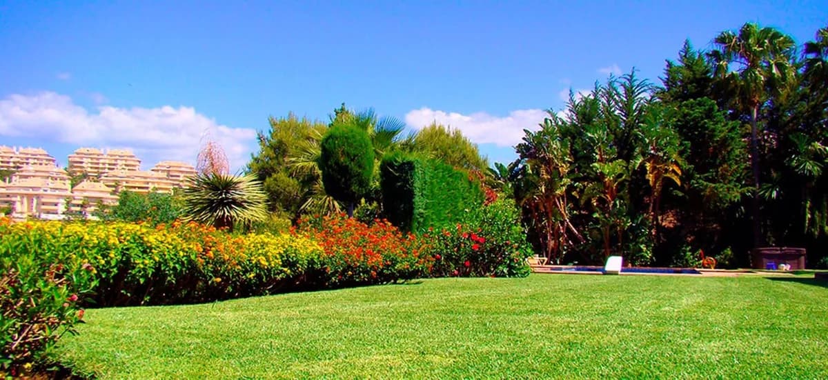 6 Bedroom Detached Villa for Sale in Elviria, Málaga - Image 8