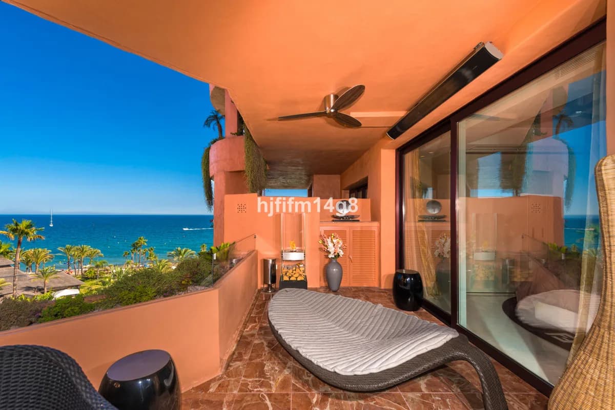 2 Bedroom Middle Floor Apartment for Sale in Estepona, Málaga