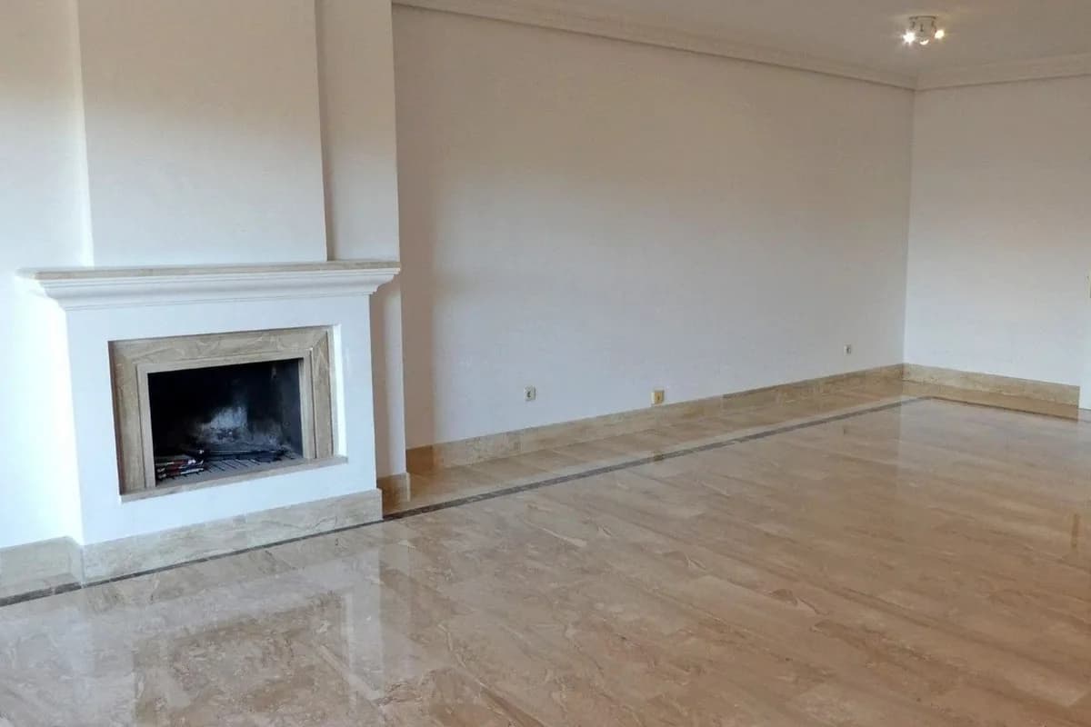 2 Bedroom Penthouse Duplex for Sale in Guadalmina Baja, Málaga - Image 5