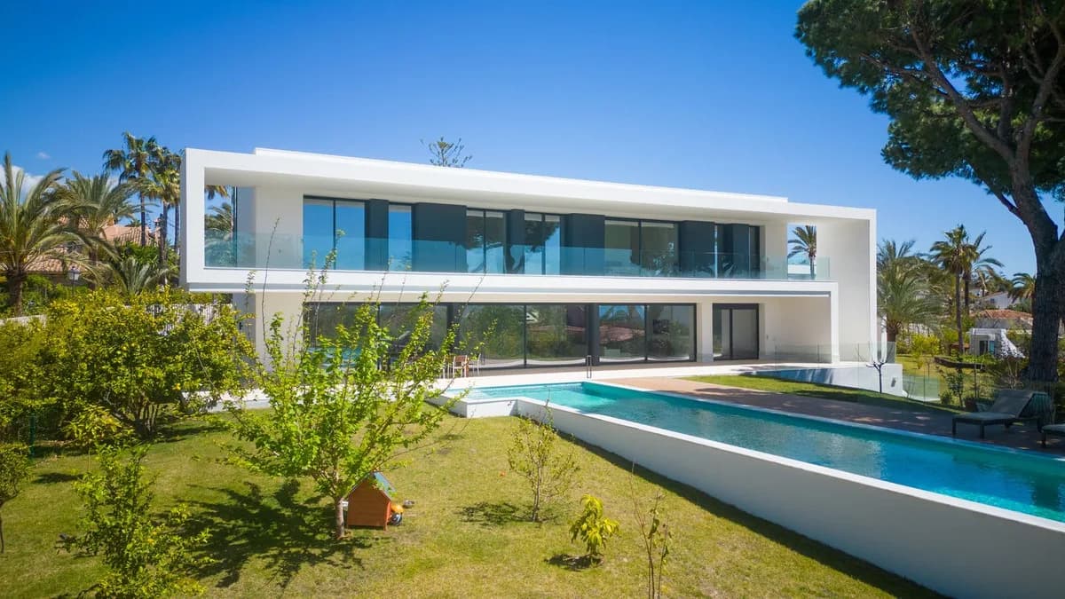6 Bedroom Detached Villa for Sale in Marbesa, Málaga - Image 3