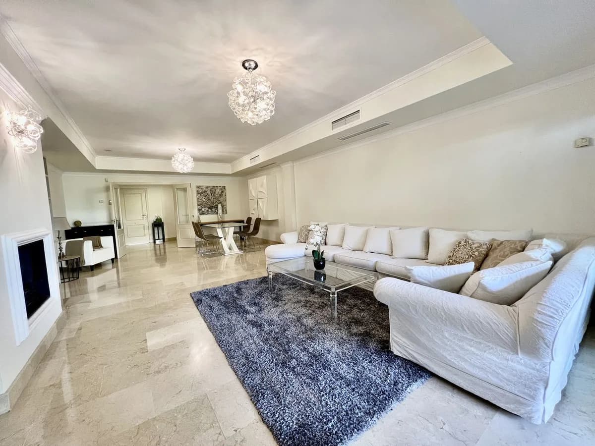 2 Bedroom Ground Floor Apartment for Sale in The Golden Mile, Málaga - Image 5