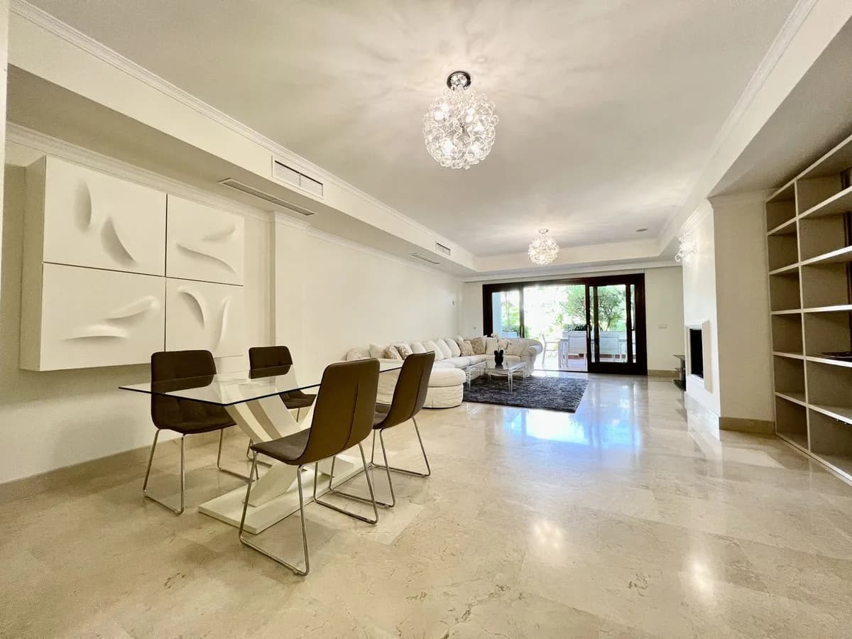 2 Bedroom Ground Floor Apartment for Sale in The Golden Mile, Málaga - Image 7