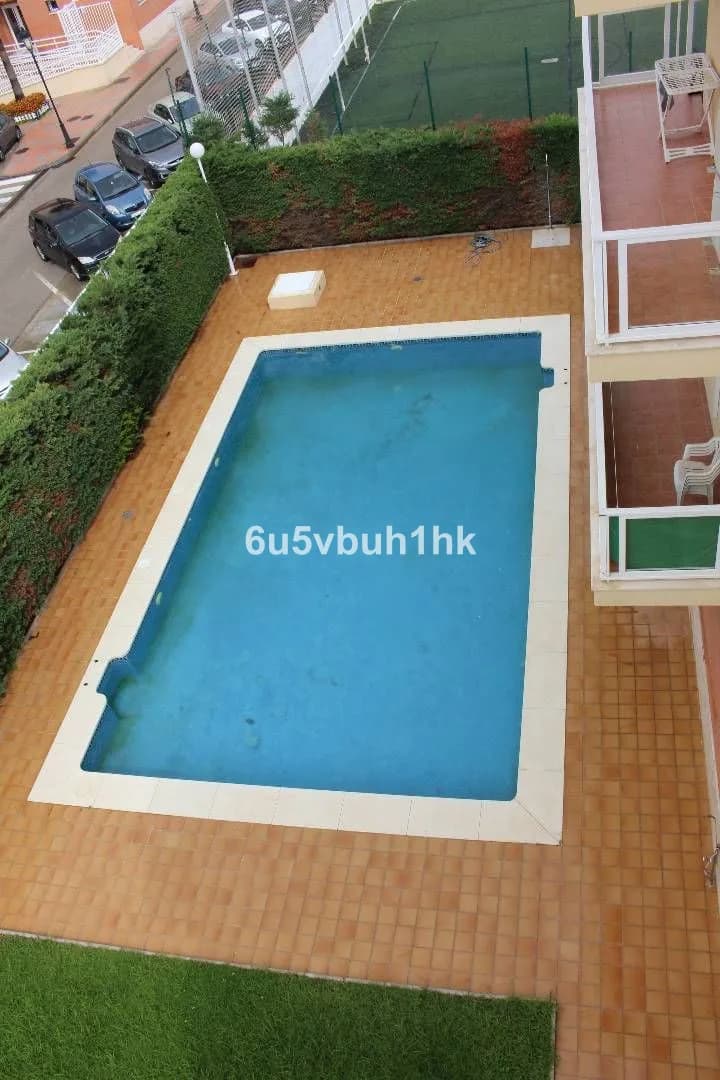 3 Bedroom Middle Floor Apartment for Sale in Manilva, Málaga - Image 3