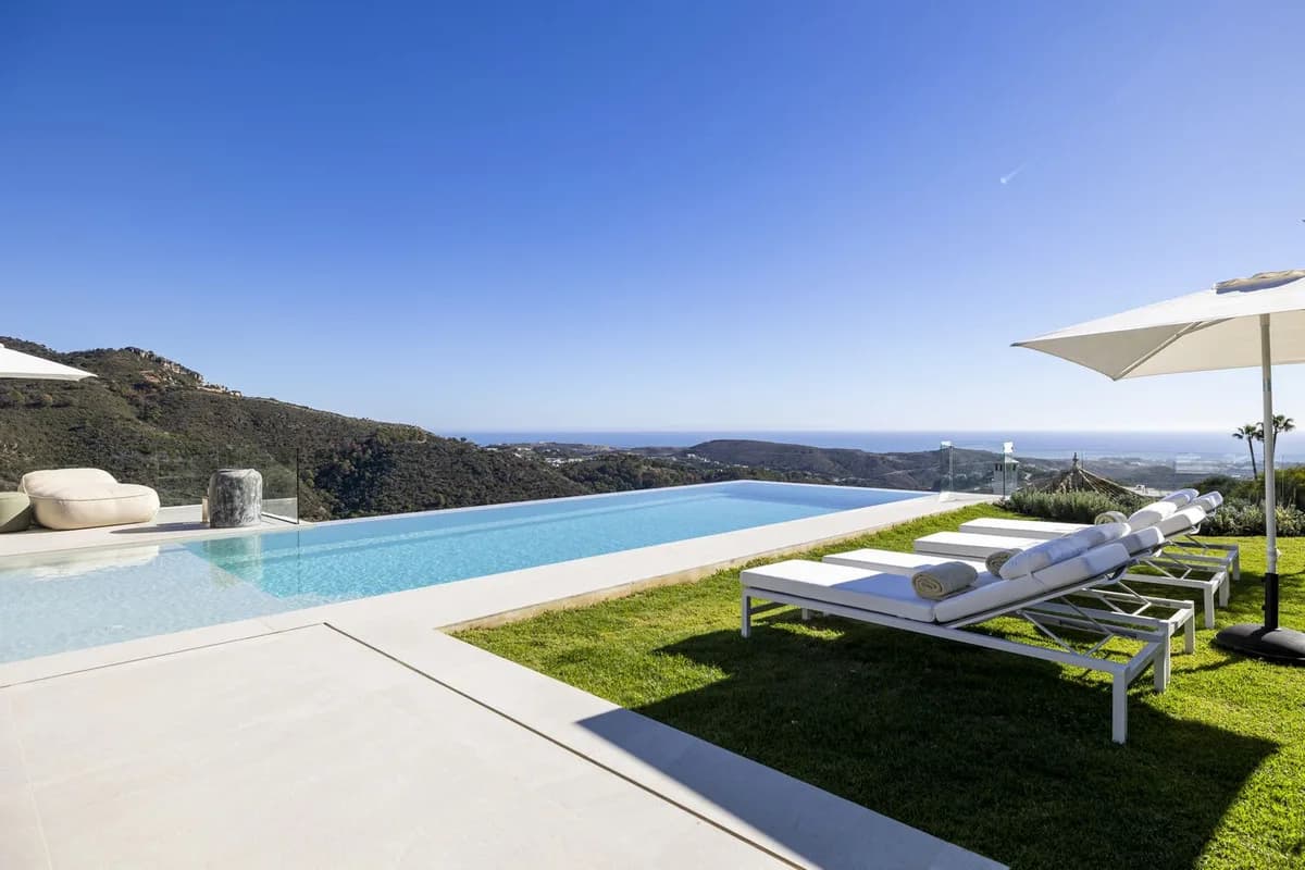 6 Bedroom Detached Villa for Sale in Benahavís, Málaga - Image 4