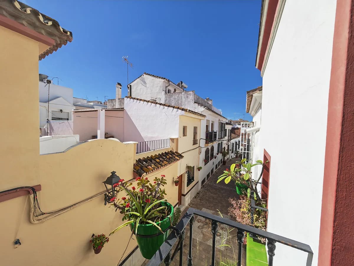 5 Bedroom Townhouse for Sale in Estepona, Málaga - Image 8