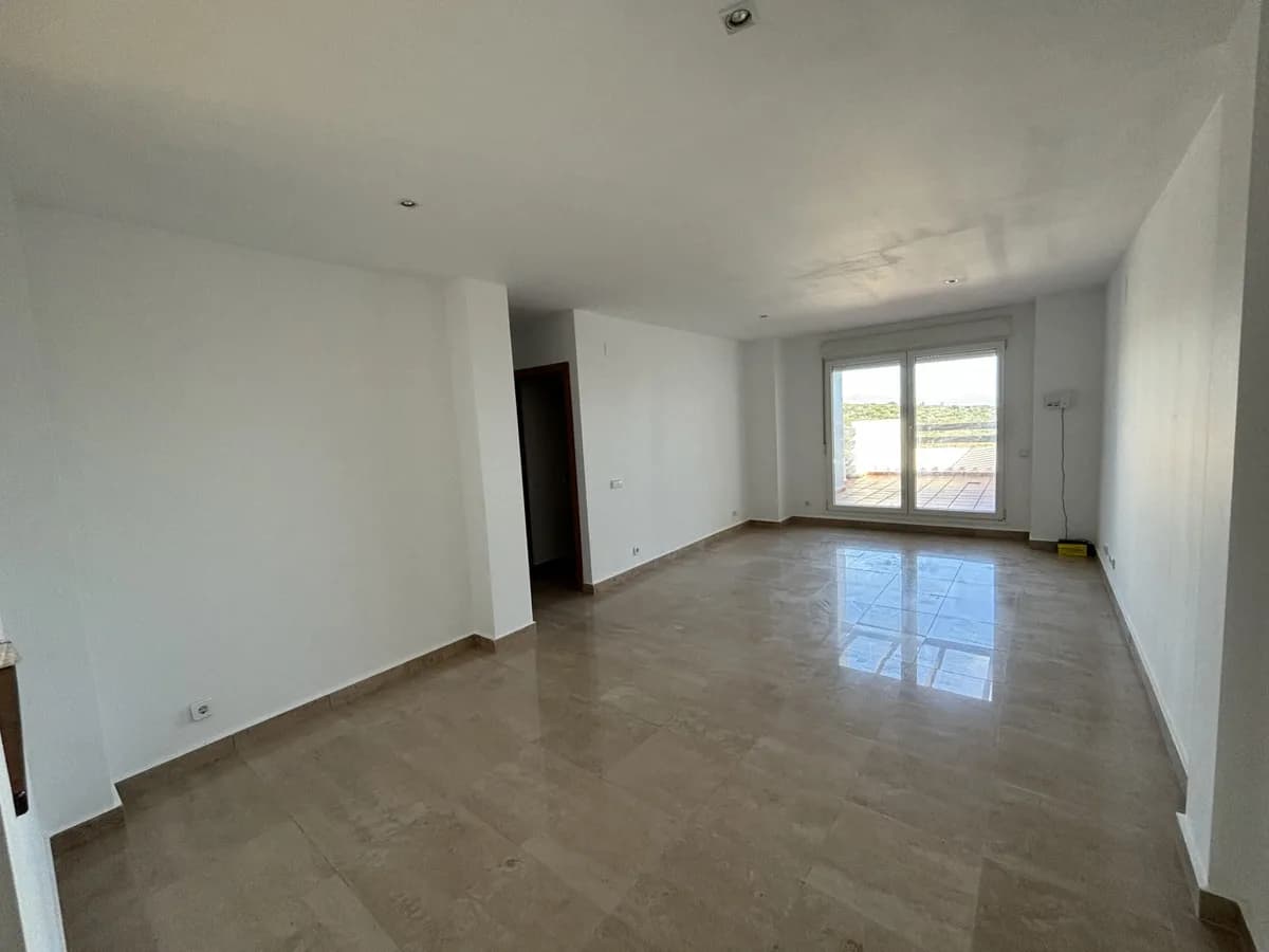 2 Bedroom Middle Floor Apartment for Sale in La Duquesa, Málaga - Image 5