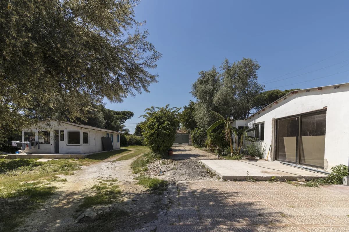 9 Bedroom Detached Villa for Sale in Marbella, Málaga - Image 2