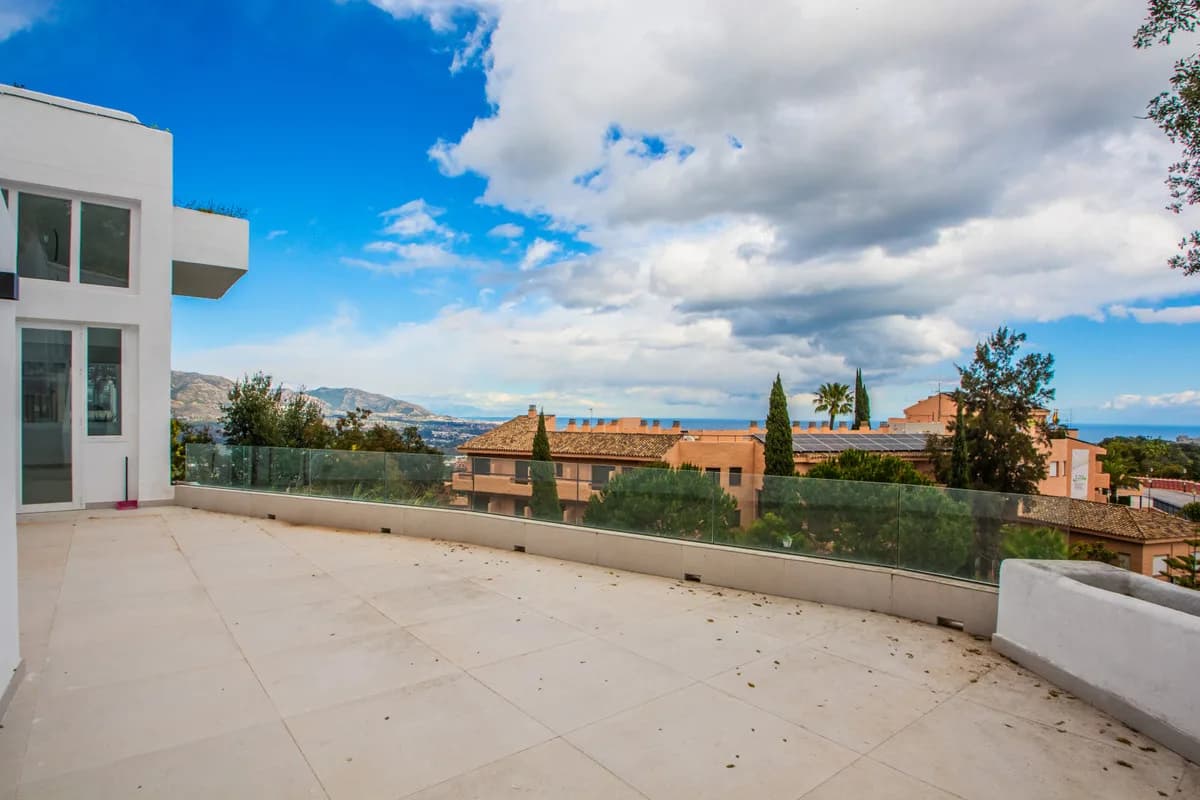 3 Bedroom Middle Floor Apartment for Sale in La Mairena, Málaga - Image 5