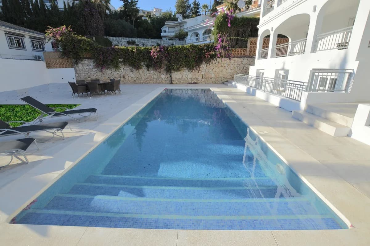 6 Bedroom Detached Villa for Sale in Benalmadena, Málaga - Image 2