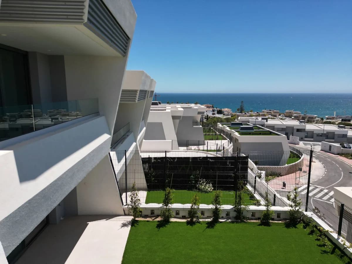 3 Bedroom Semi-Detached House for Sale in El Chaparral, Málaga - Image 5