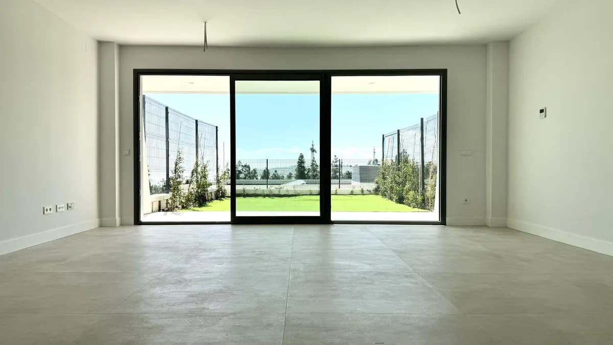 3 Bedroom Semi-Detached House for Sale in El Chaparral, Málaga - Image 9