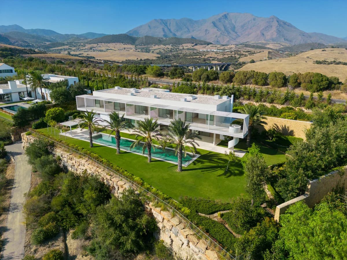 5 Bedroom Detached Villa for Sale in Casares, Málaga - Image 2