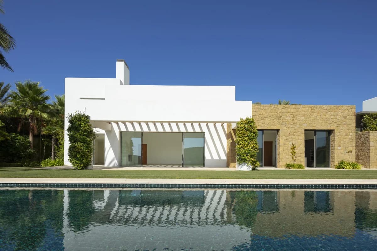 5 Bedroom Detached Villa for Sale in Casares, Málaga - Image 4