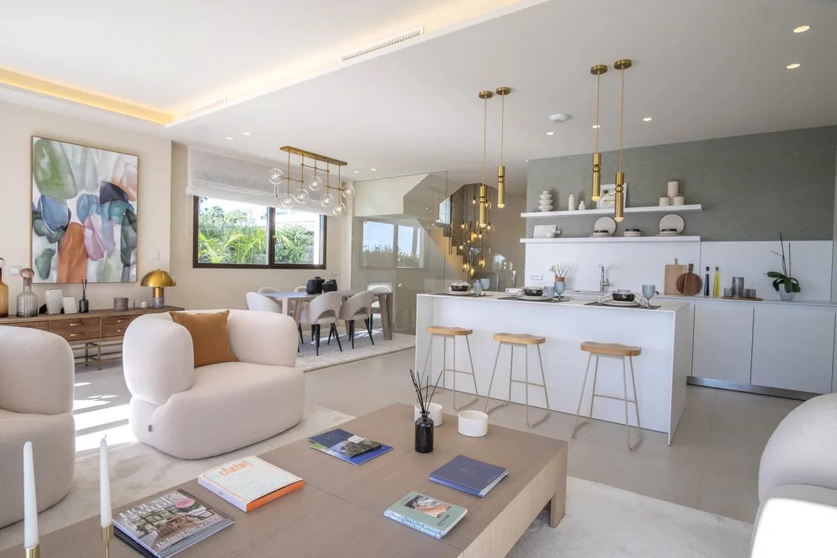 5 Bedroom Detached Villa for Sale in New Golden Mile, Málaga - Image 6