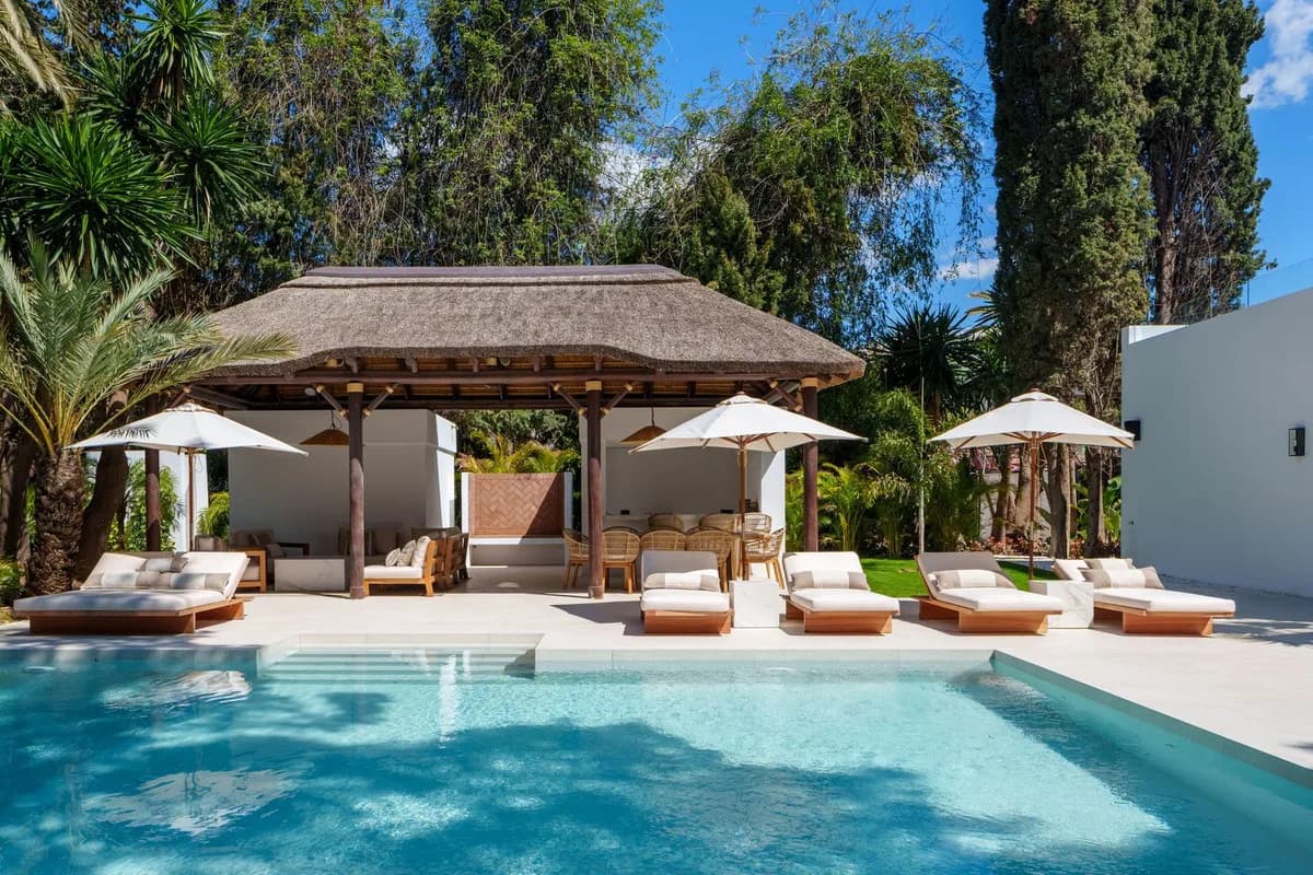5 Bedroom Detached Villa for Sale in Nueva Andalucía, Málaga - Image 3