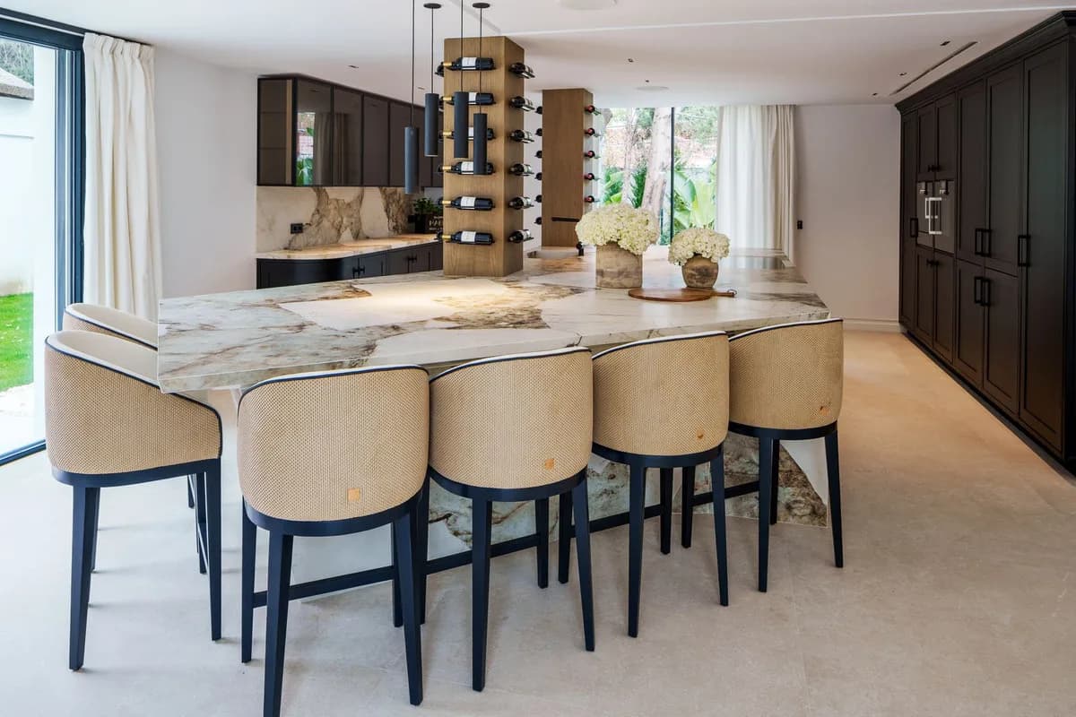 5 Bedroom Detached Villa for Sale in Nueva Andalucía, Málaga - Image 8