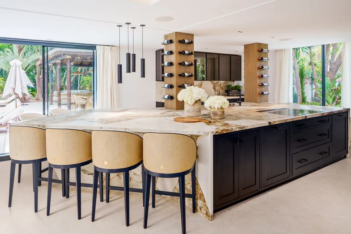 5 Bedroom Detached Villa for Sale in Nueva Andalucía, Málaga - Image 9