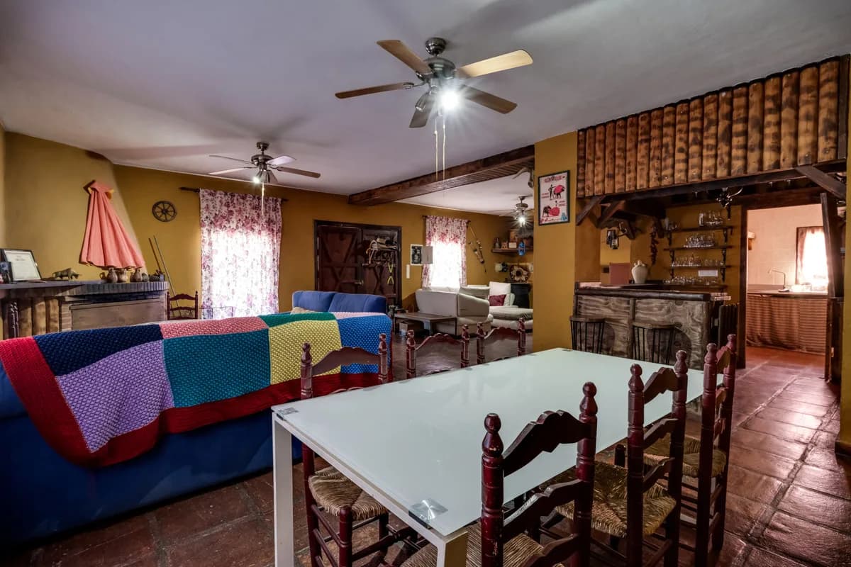 8 Bedroom Finca - Cortijo for Sale in Monda, Málaga - Image 2