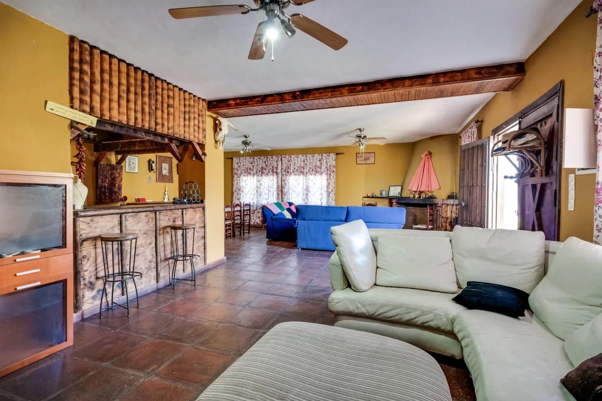 8 Bedroom Finca - Cortijo for Sale in Monda, Málaga - Image 3