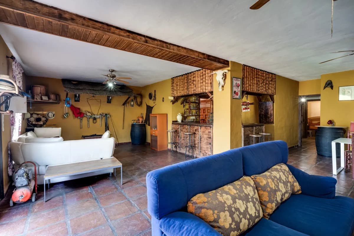 8 Bedroom Finca - Cortijo for Sale in Monda, Málaga - Image 4