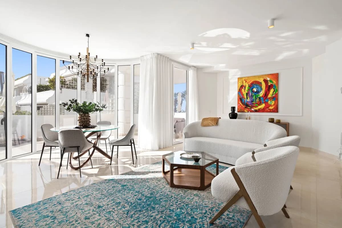 2 Bedroom Middle Floor Apartment for Sale in New Golden Mile, Málaga - Image 8