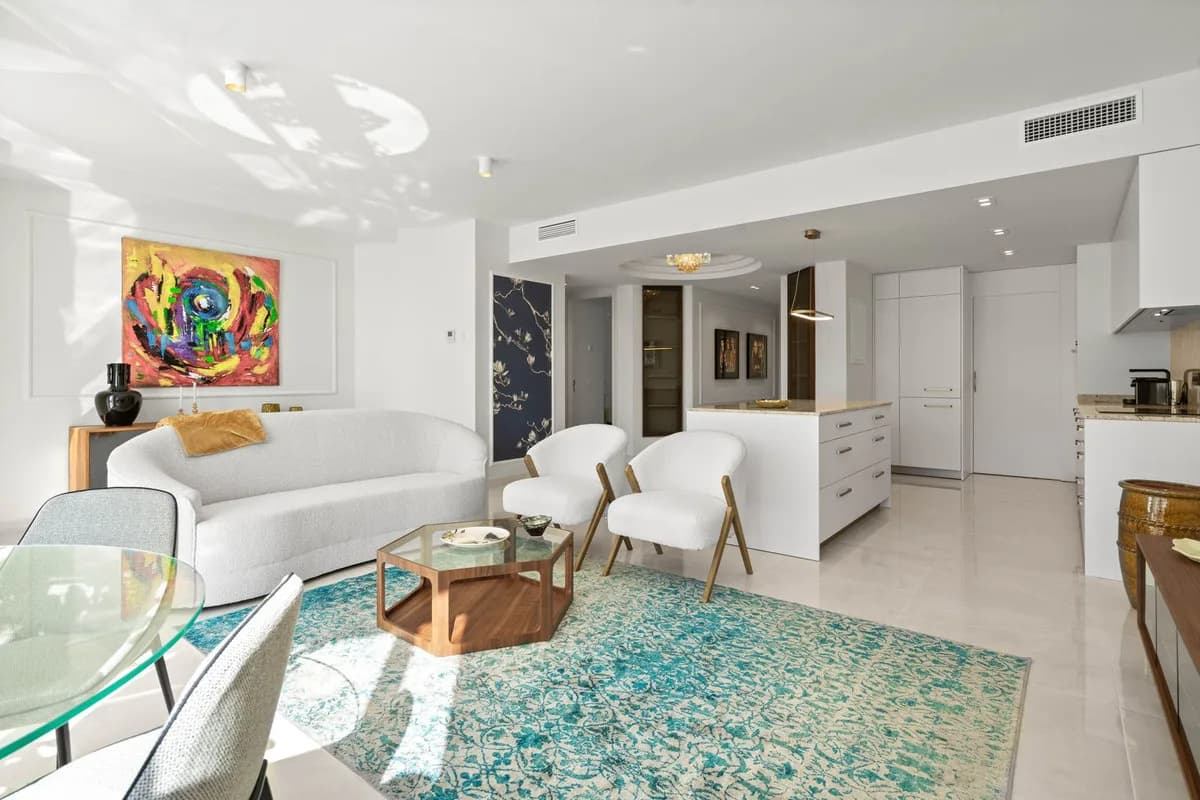 2 Bedroom Middle Floor Apartment for Sale in New Golden Mile, Málaga - Image 9