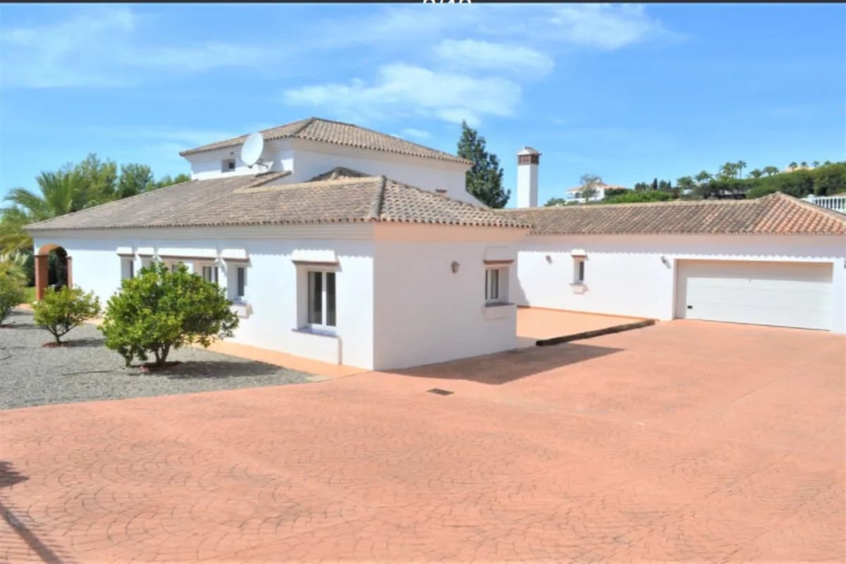 5 Bedroom Detached Villa for Sale in Mijas, Málaga