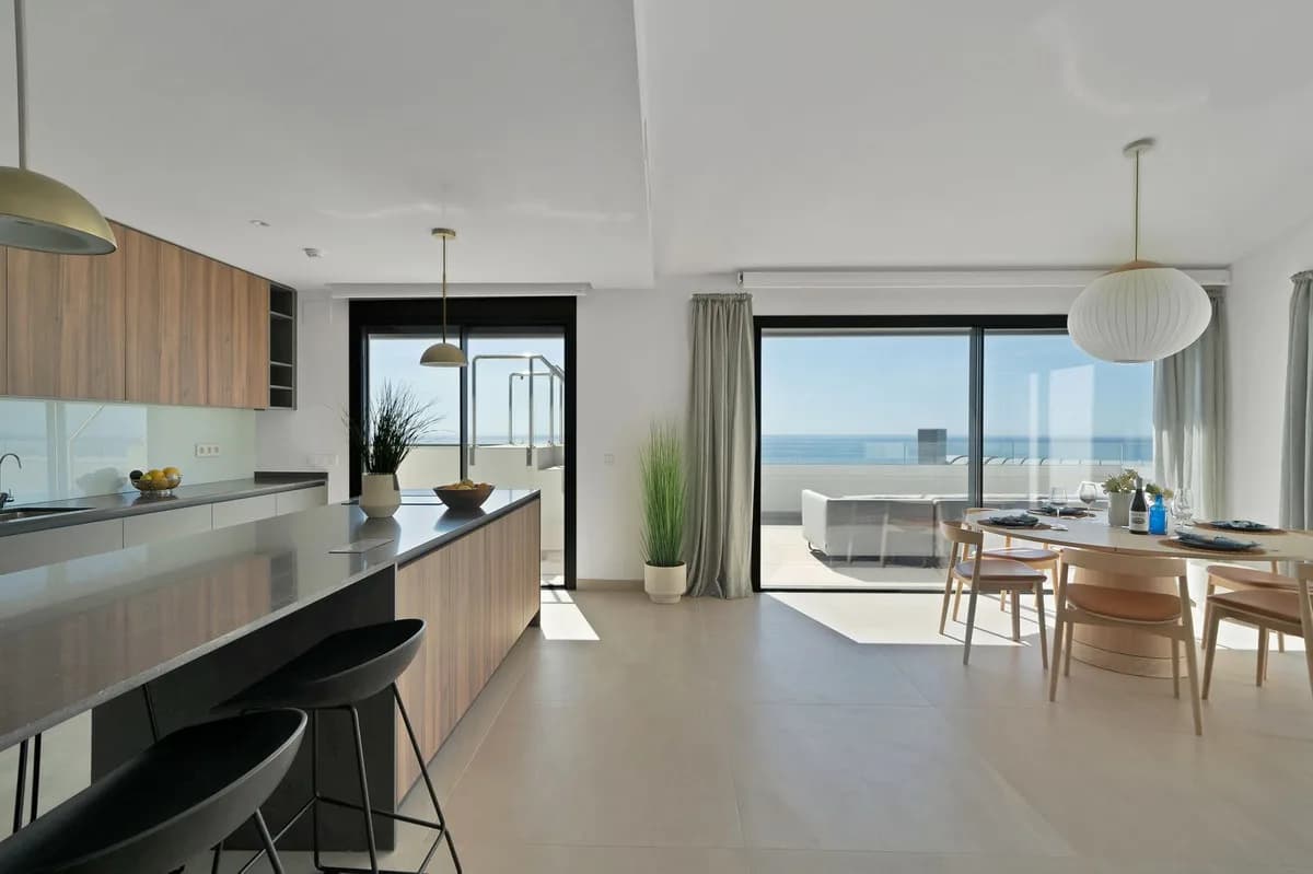 3 Bedroom Penthouse for Sale in Fuengirola, Málaga - Image 4
